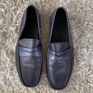 Tod’s Gommino Driving Shoes in navy blue leather